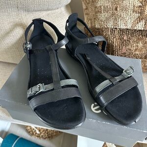 ECCO Womens Flash T Strap Black Leather
Sandals